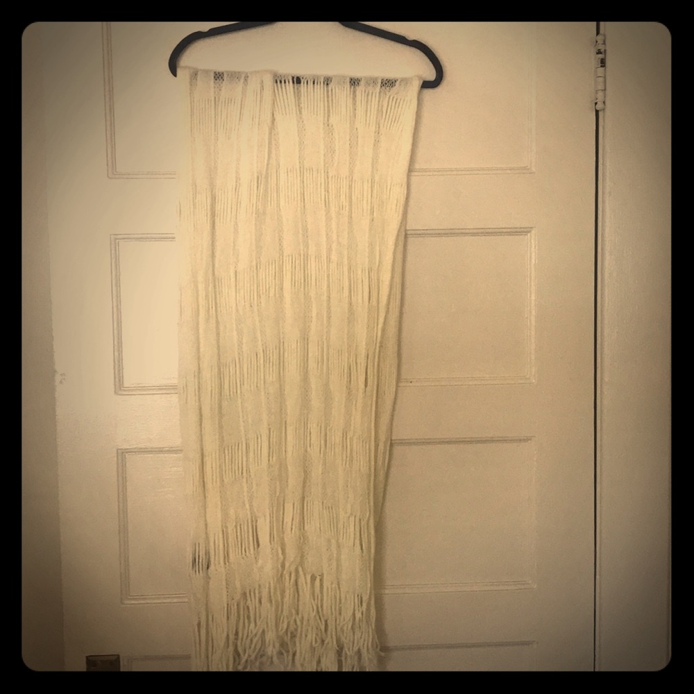 White fringe scarf